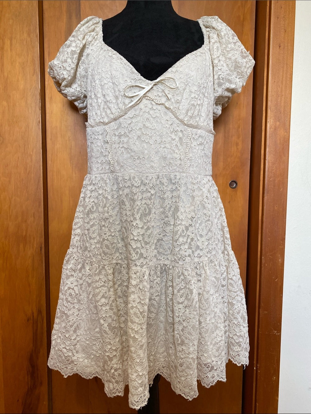 Francesca's Collections Cream Lace Mini Dress Sweetheart Milkmaid Puff Sleeve